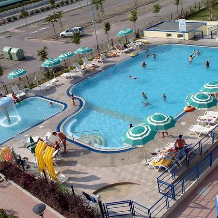 Altanea Residences Con Piscina Каорле Екстер'єр фото