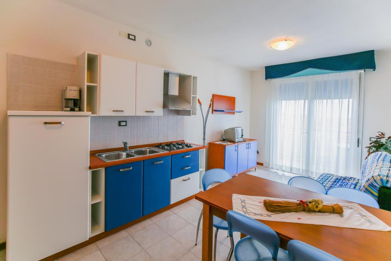 Altanea Residences Con Piscina Каорле Екстер'єр фото