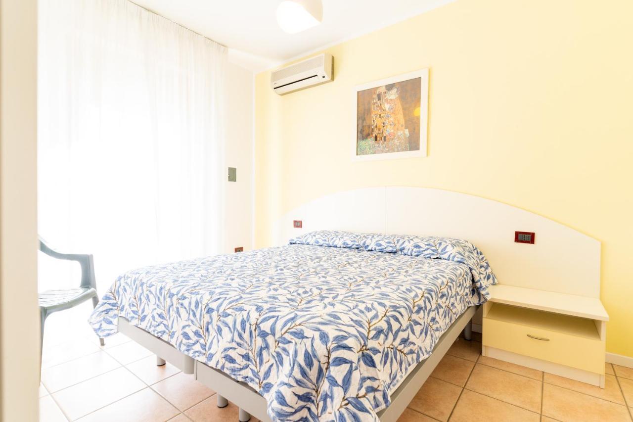 Altanea Residences Con Piscina Каорле Екстер'єр фото