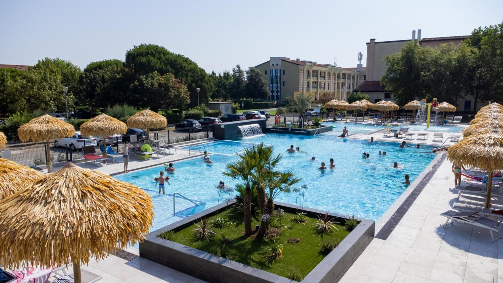 Altanea Residences Con Piscina Каорле Екстер'єр фото